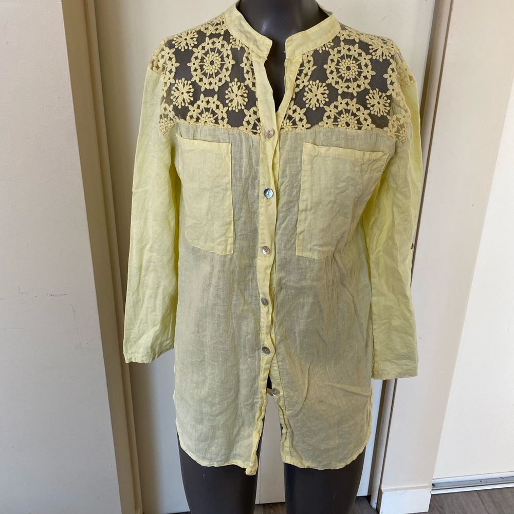 Gala made in Italy size large linen Lacey blouse.
